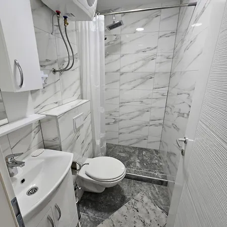 Gradina شقة توزلا